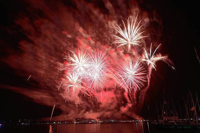 Bild 9: Es knallt beim Seenachtfest 2025! Das Feuerwerk über dem Bodensee lädt zum Staunen ein