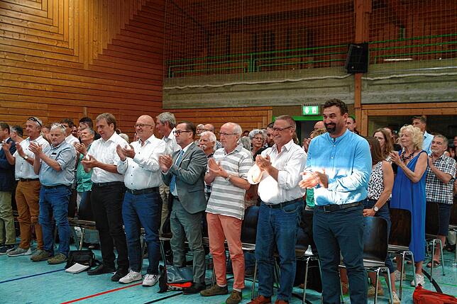 Viele Besucher bei der letzten Sitzung des alten Ortschaftsrats und der konstituierenden Sitzung des neuen.