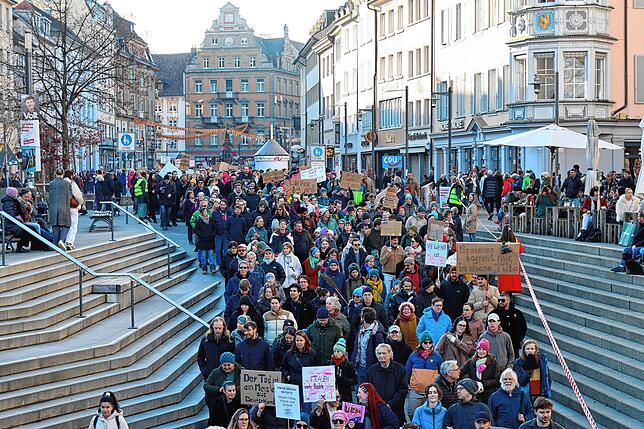 Bild 26: Demo vom Herosé-Park bis zum Stadtgarten: Konstanz geht auf die Straße – wir haben die Bilder!