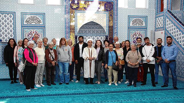 Der Oasentag für Ehrenamtliche, die sich beim Roten Kreuz, bei der Caritas und im Landratsamt in der Flüchtlingshilfe engagieren, endet ...