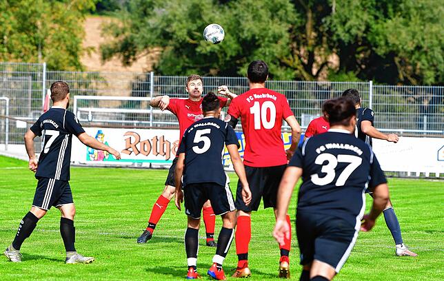 Bild 17: FC Hochrhein besiegt den FC Wallbach deutlich mit 4:0 &ndash; und wir haben die Bilder!