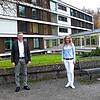 Klinikleiter Uwe Herwig und Oberärztin Hanna-Sofia Karcher vor der Station, die für die Covid-19-Erkrankten zur Isolationsstation wurde.
