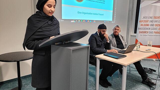 Die erst 16-jährige Tufiek Butt sprach beim Neujahrsempfang der Ahmadiyya Muslim Gemeinde im Milchwerk über die Rolle der ...