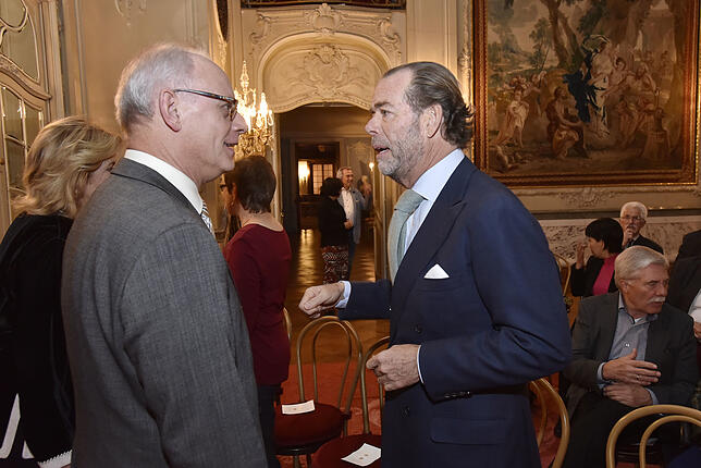 Bild 20: Buchvorstellung im Schloss: Heinrich Fürst zu Fürstenberg präsentiert das Werk über seinen Urgroßvater Max Egon II
