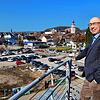 Klaus Werne steht auf der Dachterrasse seiner Firmensitzes in Tiengen. Der Immobilienunternehmer wollte bereits vor rund zehn Jahren den ...