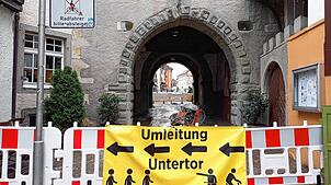 Das Untertor ist nun bis Freitag tagsüber gesperrt, abends ab 17 Uhr gibt es einen schmalen Durchgang. Das Restaurant im Untertor bleibt ...