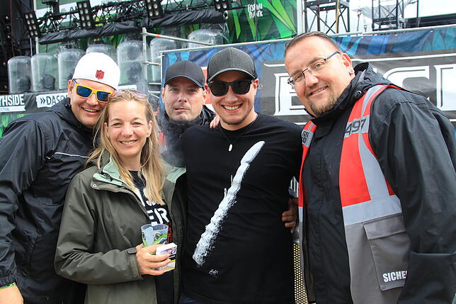 Bild 11: Das miese Wetter kann die Stimmung auf dem Southside nicht trüben: Hier sehen Sie die Bilder vom Festival-Samstag