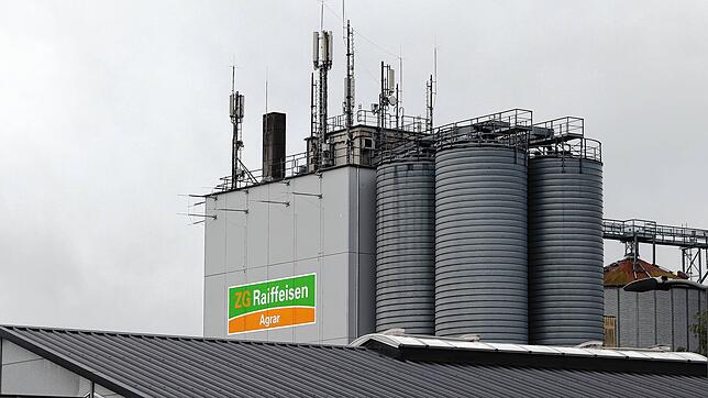 Seit Jahren ein gewohnter Anblick: die Mobilfunkantennen auf dem Dach der ZG-Niederlassung im Neufracher Gewerbegebiet. Foto: Miriam Altmann