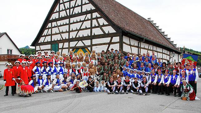 Die Rollizunft aus Welschingen ist eine stattliche Truppe von 305 Mitgliedern. Auf dem Bild zu sehen sind die Figuren der Welschinger ...