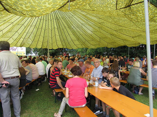 Bild 16: Bilder: Heißes Sommerfest in Engelswies mit Blaskapelle Peng