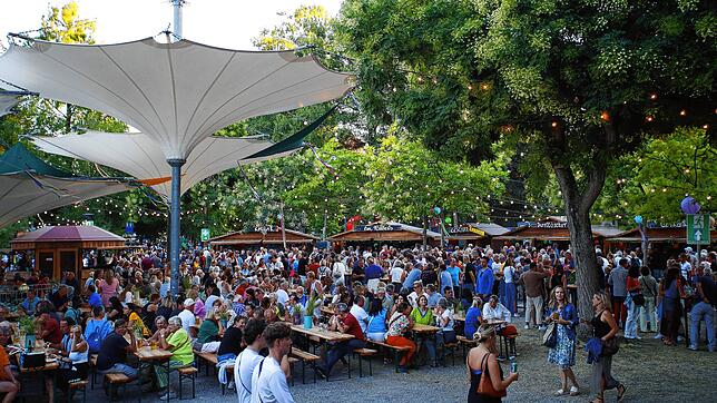 Die Bürger strömen ans Bodenseeufer: Dort punkten die Veranstalter mit neuem Konzept für das Konstanzer Stadtgartenfest.