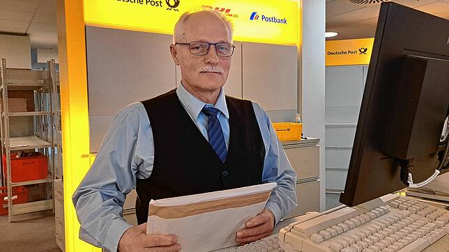 Frank Dick arbeitet in der Postbank-Filiale an der Marktstätte in Konstanz. Über den Warnstreik wurde er Montagabend informiert. Da die ...