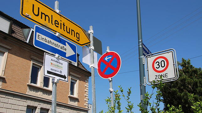 Einbahnstraße: Der Schießstattweg ist nur noch von der Bahnhofstraße aus kommend befahrbar.