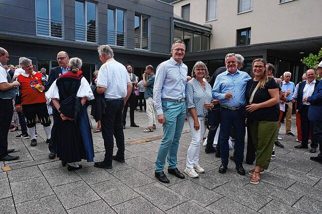 Bild 15: Bilder des Sektempfangs der Chilbi: Gute Laune auf dem Kirchplatz