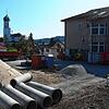 An dieser Stelle soll der neue Bettentrakt des Stockacher Krankenhauses entstehen. Vorarbeiten laufen, im Hintergrund ist der ...