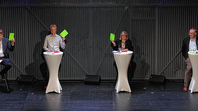 Mit grünen und roten Karten zeigten die Landtagskandidaten aus dem Wahlkreis 59 in der SÜDKURIER-Wahlarena ihre Zustimmung oder ...