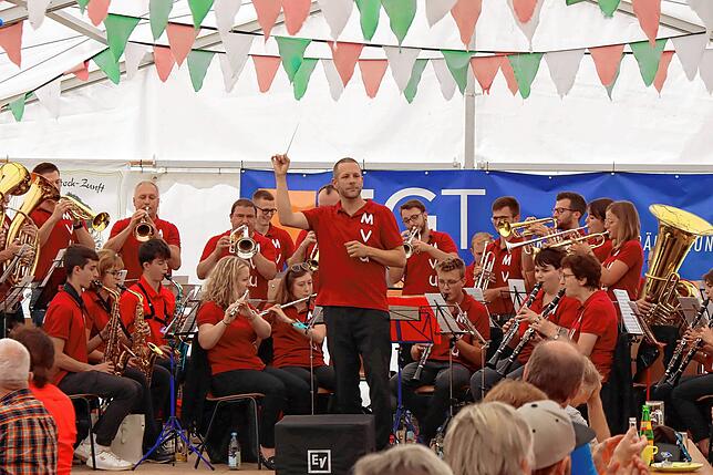 Benjamin Hummel im Juli 2023 bei einem seiner ersten Auftritte mit dem Musikverein Unterkirnach beim Sommerfest der Kieschtockzunft.