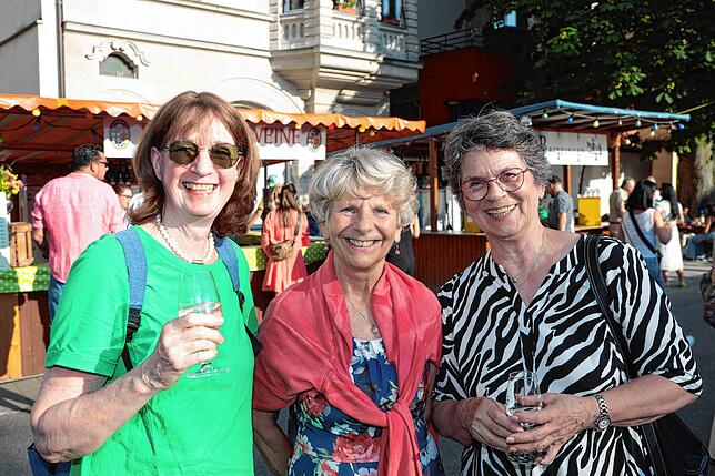 Bild 22: Bilder vom Weinfest Konstanz 2024: Feiern auf dem Stephansplatz