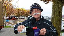 Michael Breuninger verkauft seit 1990 Glühwein auf dem Konstanzer Weihnachtsmarkt. Zum ersten Mal seit zehn Jahren erhöht er den Preis. ...