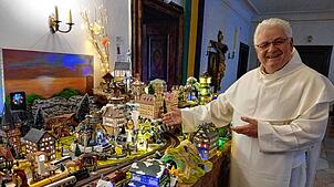 Pater Roman Brud ist stolz auf seine Modelleisenbahnanlage im Todtmooser Paulinerkloster.