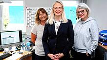 Am Gehrenberg zuhause, global unterwegs: ABC-Inhaberin Christina Klausner (Mitte) leitet mit Petra Blankenhagen (rechts) und Cornelia ...