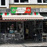 Ein echtes Schnäppchen wird in dem Eiscafé „San Leone“ gemacht. Dort kostet eine Kugel Eiscreme 1,40 Euro.
