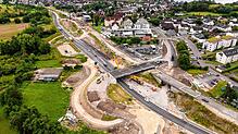 So sieht die Behelfsbrücke von oben aus – das Luftbild wurde kurz nach dem Einhub aufgenommen Mitte Juli.