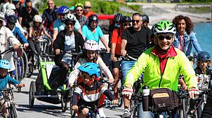 Auf zum Velopicknick: Der Radtour durch Konstanz und Kreuzlingen schließen sich bei strahlendem Sonnenschein am Muttertags-Sonntag rund ...