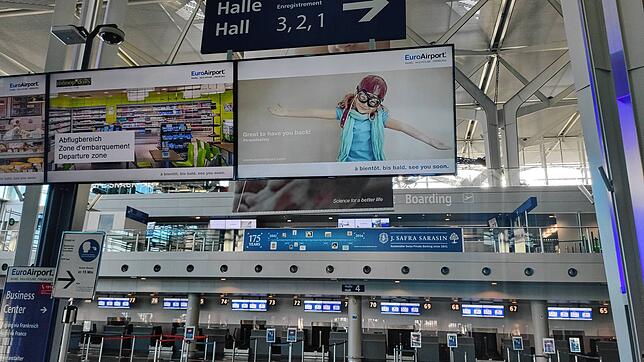 Am Tag der Eröffnungsfeier der Olympischen Spiele in Paris und einer massiven Sabotageaktion gegen die Bahn ist der Flughafen von ...