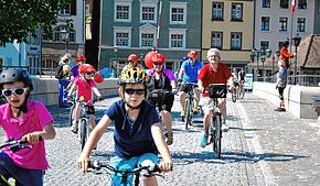 Slow-up: Hier Teilnehmer vor einigen Jahren auf der Brücke in Laufenburg.
