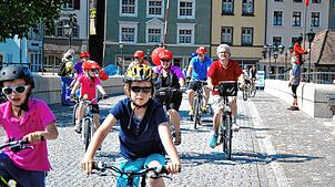 Slow-up: Hier Teilnehmer vor einigen Jahren auf der Brücke in Laufenburg.