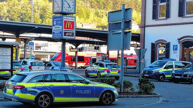 Polizeieinsatz im Oktober 2021 am Bahnhof in Waldshut: In der Doppelstadt sind im vergangenen Jahr 1517 Straftaten verübt worden.