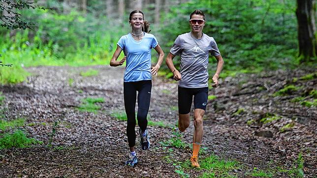 Hier, im Villinger Wald, hat alles begonnen. Ob auf der Straße, im Berglauf oder auf der Bahn. Julia und Lukas Ehrle feiern aktuell ...