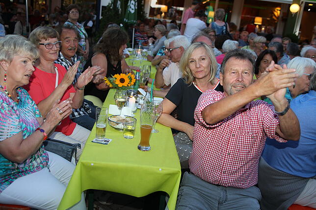 Bild 34: Bilder von den Besuchern beim Lichterfest in Bad Dürrheim