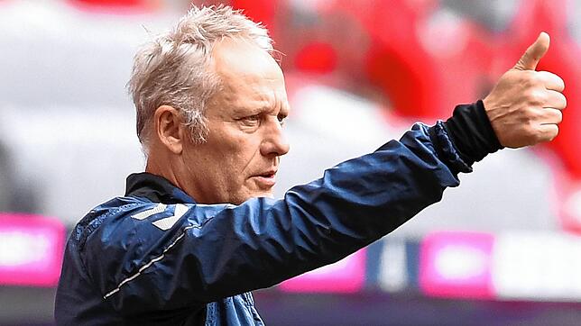 Daumen hoch: Für Christian Streich läuft es auch nach zehn Jahren beim SC Freiburg gut.