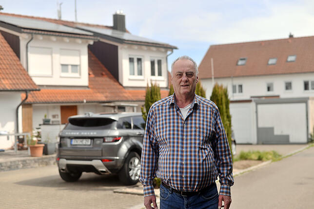 Manfred Küchle ist überzeugt von Sonnenenergie: Die nutzt er zuhause mit Fotovoltaik und thermischer Anlage gleich doppelt.