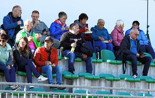 Bild 19: Spannendes, torreiches Duell zwischen TSV Aach-Linz und SV Mühlhausen. Wir haben die besten Bilder!