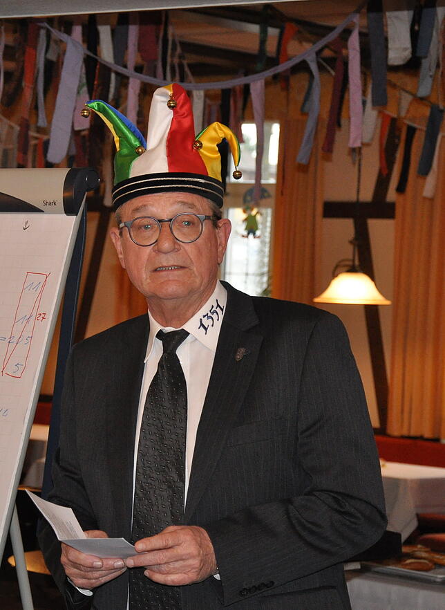 Siegfried Endres bei seiner Büttenrede.