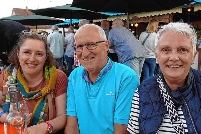 Bild 5: Hunderte Besucher genossen das 52. Bermatinger Weinfest