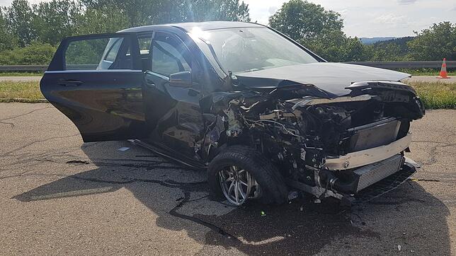 Fünf Personen wurden bei einem schweren Autounfall am Sonntagnachmittag auf der B&nbsp;500 verletzt.