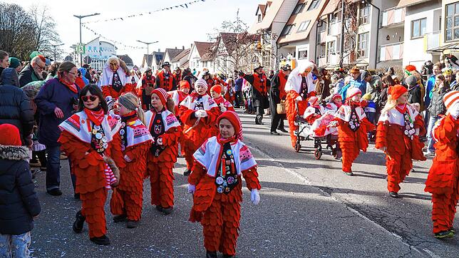 Die Schwenninger Ziegelbuben sind immer ein bunter Blickfang mit ihrem roten Häs.