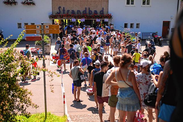 Vor wenigen Wochen gab es lange Schlangen vor dem Häfler Strandbad, weil zwischen 14 und 15 Uhr eine Pause eingerichtet wurde. ...