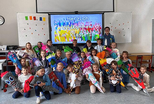 Die Klasse 1b der Warenbergschule mit Klassenlehrerin Bettina Riegger.