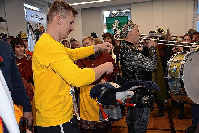 Bild 2: Fasnacht 2025 in Oberuhldingen: So spektakulär war der Rathaussturm – Alle Bilder hier!