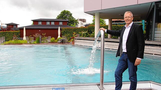 Aqualon-Geschäftsführer Franc Morshuis freut sich, dass es in der Aqualon-Therme endlich wieder losgehen kann. Am Samstag um 9 Uhr ...