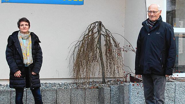 Anne Storm (links), die bisherige Vorsitzende des CDU-Ortsverbands Wahlwies und der frühere Vorsitzende Rainer Bertsche haben den ...