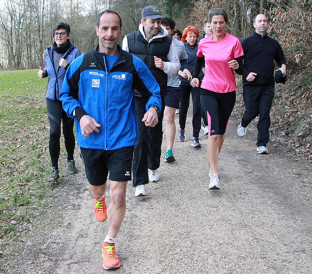 Lauftrainer Franz Hug bereitet Laufanfänger auf die Fünf-Kilometer-Strecke vor.