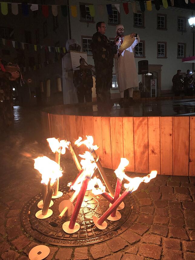 Bild 9: Mit den wenigsten Augen zum Würfelglück: Lukas Müller ist der Narro 2020 der Waldshuter Fasnacht