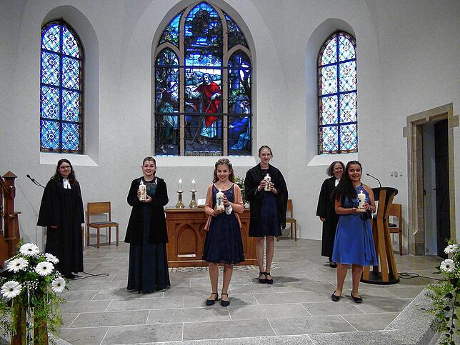 Am Wochenende, 10. und 11. Oktober, haben 18 Jugendliche ihre Konfirmation in der Christuskirche gefeiert. Mit der Konfirmation sagen ...