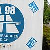 Mit solchen Schildern protestieren Bürger entlang des Hochrheins seit Jahrzehnten gegen den Durchgangsverkehr in ihren Ortschaften. ...